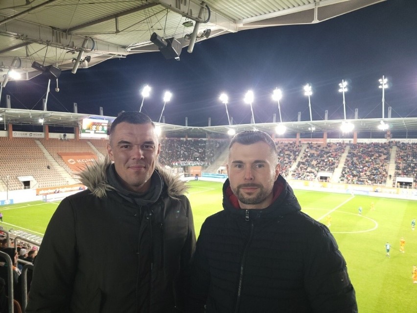 Dawid Janczyk (z lewej) i Łukasz Lisiowski na meczu Zagłębie...
