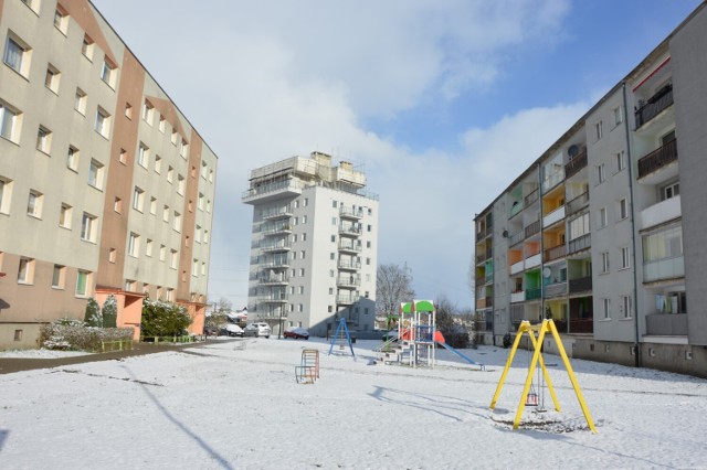Tydzień wcześniej, 21 marca przywitaliśmy kalendarzową wiosną a tymczasem śniegiem i kilkustopniowym mrozem powitał wtorek 28 marca mieszkańców Lęborka.