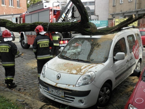 Tak w sierpniu zostało zniszczone auto hospicjum