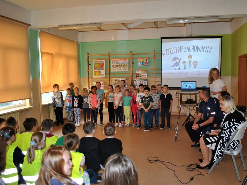 Spotkania policjantów w Radziejowie i Osięcinach z uczniami i przedszkolakami [zdjęcia]