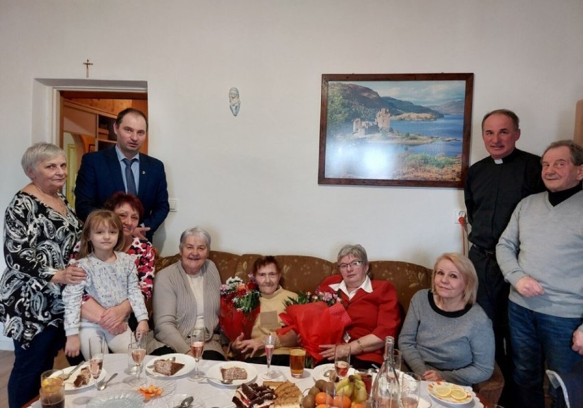 Pani Helena Kocur z Ustrobnej obchodziła 103 urodziny. To najstarsza mieszkanka gminy Wojaszówka. Szydełkuje i układa puzzle [ZDJĘCIA]