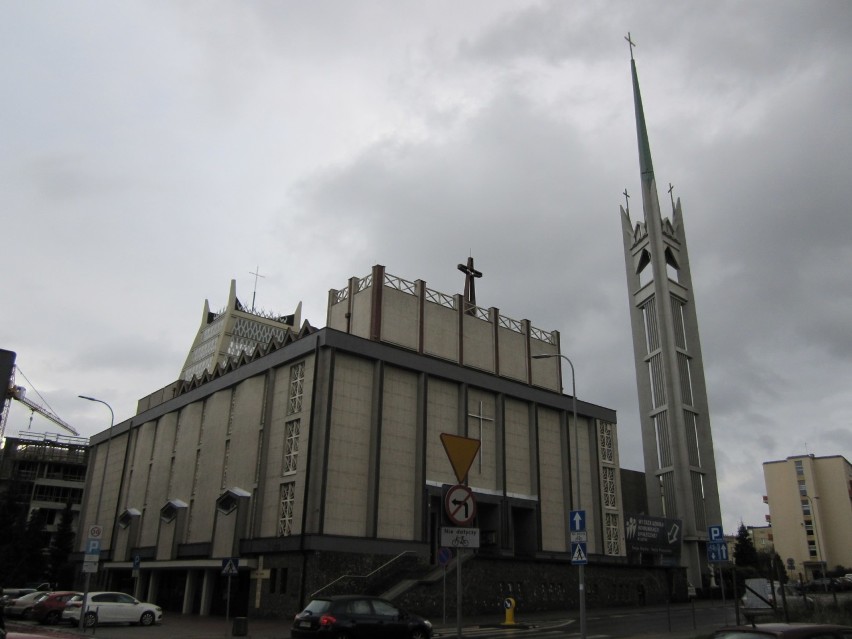 Odnowiono elewację legendarnego kościoła pw Najświętszego Serca Pana Jezusa w Gdyni [ZDJĘCIA]