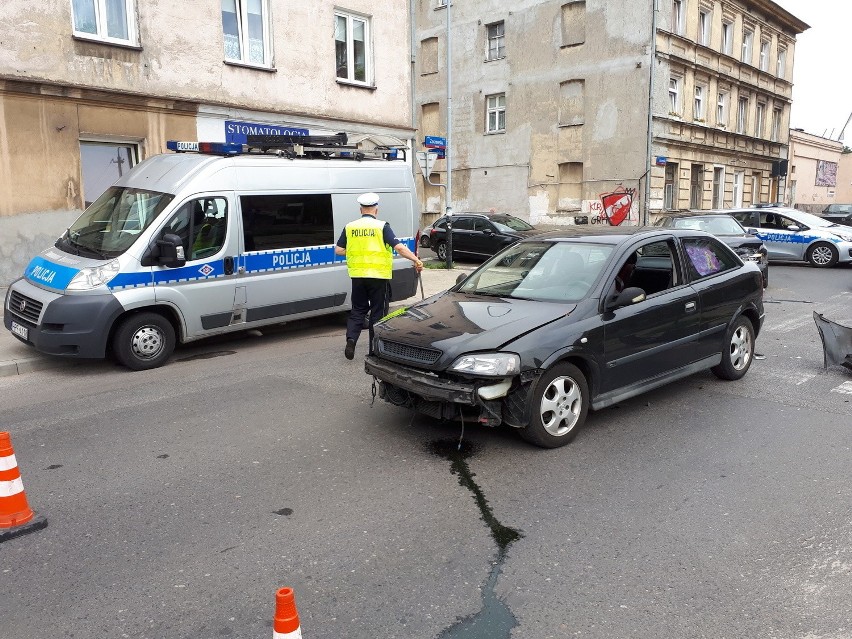 Wypadek na Zarzewskiej w Łodzi. Ranna 3-letnia dziewczynka [ZDJĘCIA]