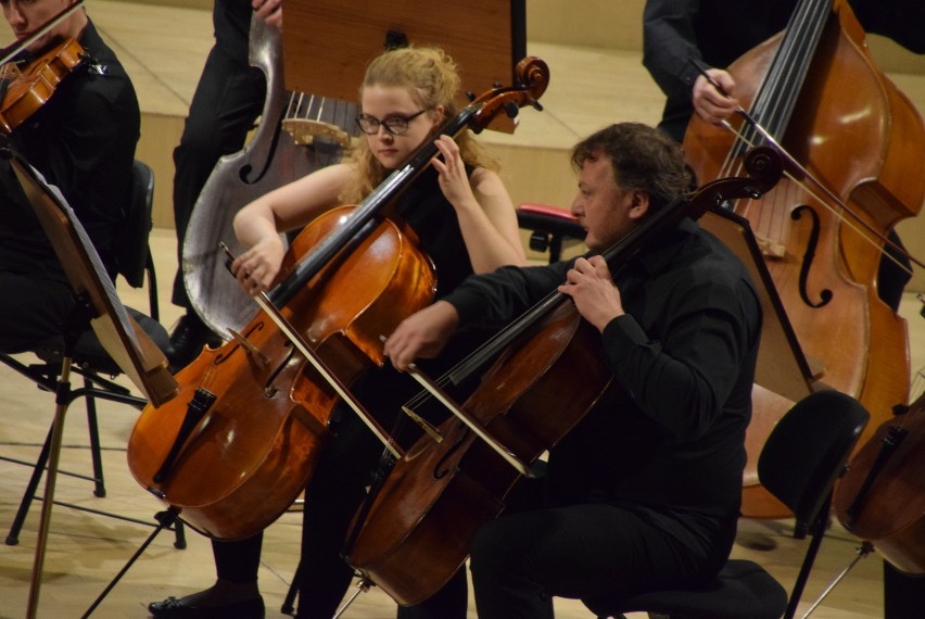 Świetny koncert kaliskich filharmoników. Muzycy zagrali pod...