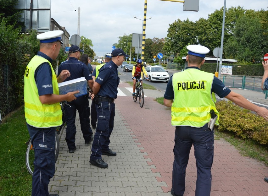 Piotrków: Prezydent z komendantem policji rozdawali...