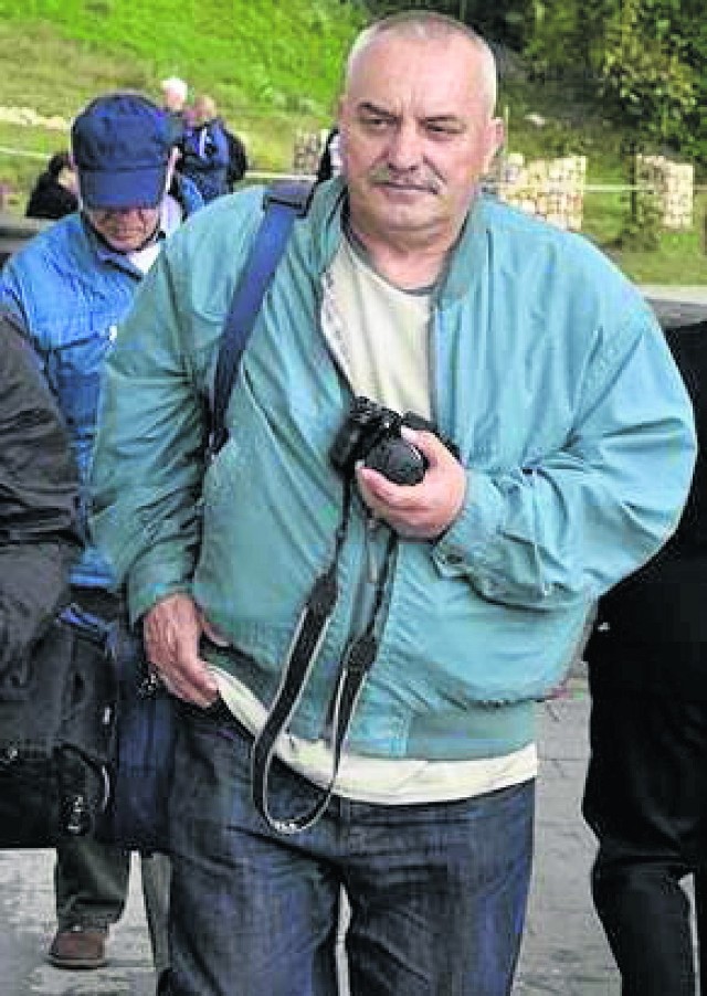 Wojciech Wichnowski jest dziennikarzem i fotoreporterem. Specjalizuje się w tematyce religijnej. Najbardziej lubi fotografować wydarzenia w chełmżyńskiej katedrze