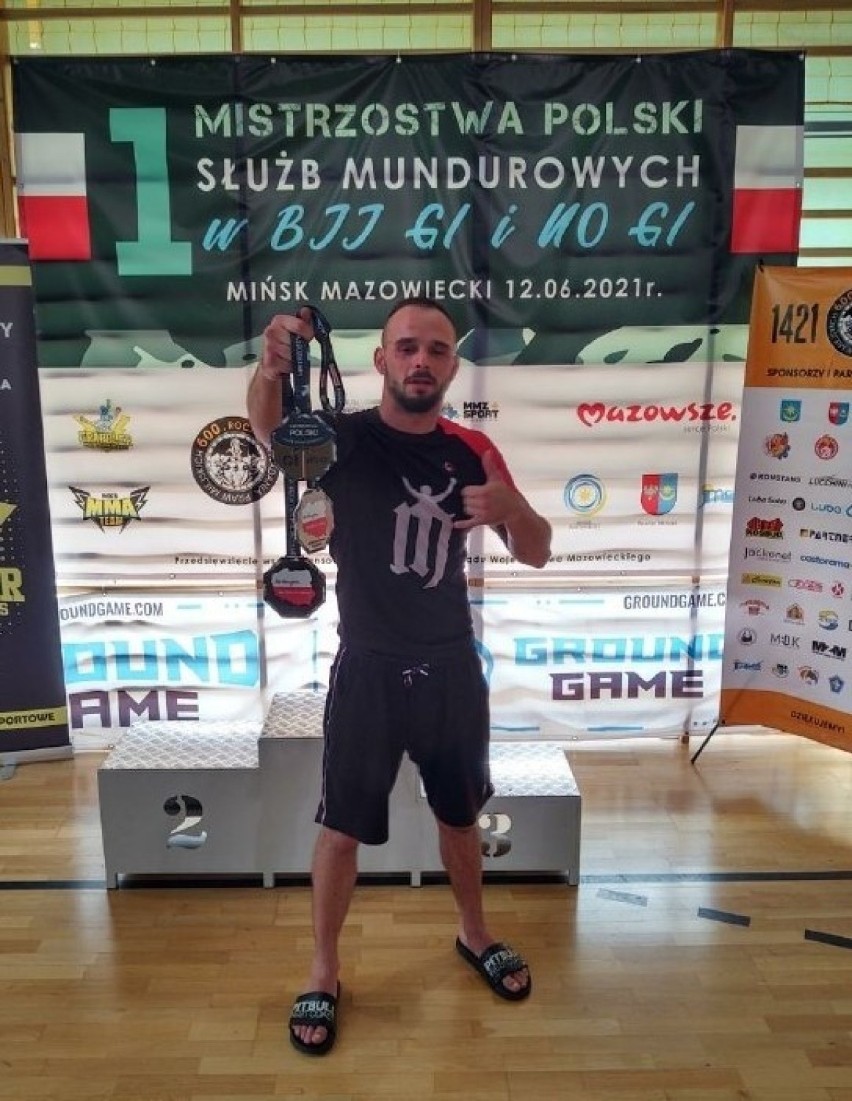 Sukces radomskiego policjanta na mistrzostwach kraju w Jiu Jitsu. Karol Kurembski przywiózł trzy medale