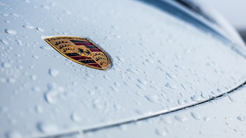 Parada Porsche. 120 aut wyruszy w Polskę z płyty Stadionu Narodowego. Wśród pojazdów współczesne bestsellery oraz kultowe modele