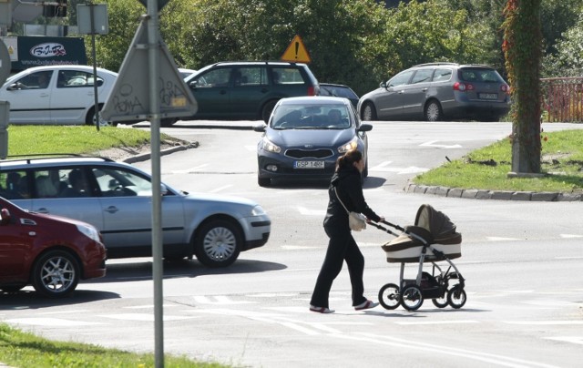 Matki z dziećmi w wózkach czasami mają problem, aby wsiąść do autobusu, lub w Gdyni.