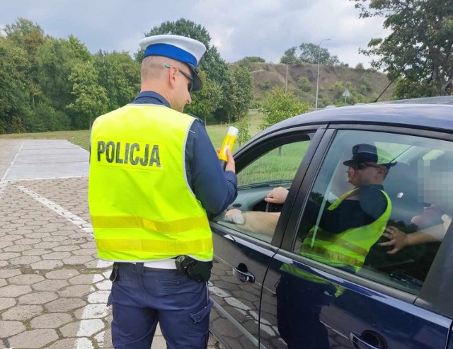 Jeden z kierowców fiata zatrzymany w miejscowości Chojny (gmina Lubień Kujawski) miał ponad 2,7 promila alkoholu w organizmie.  