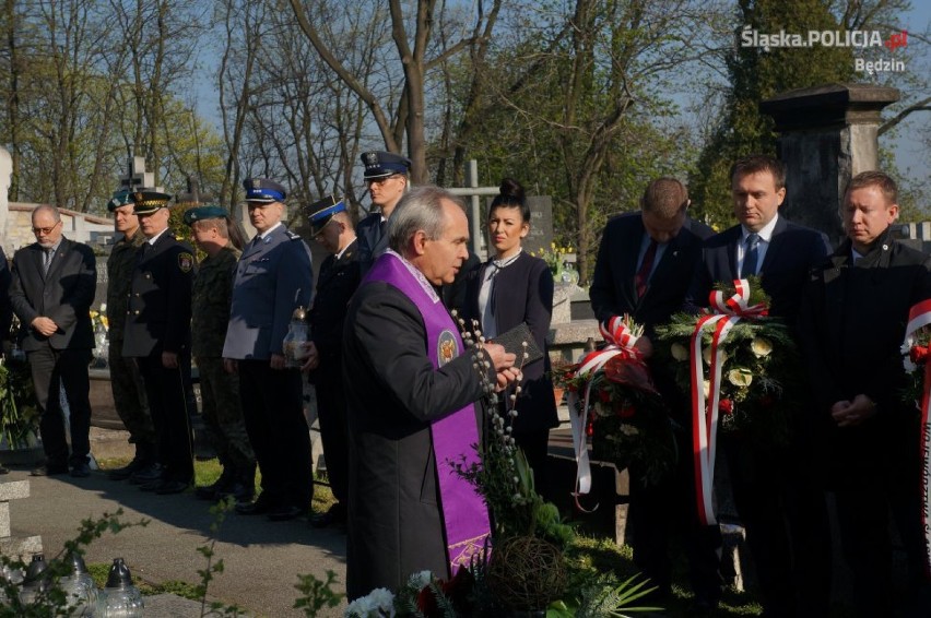 Będzin: Rocznica katastrofy smoleńskiej. Uroczystości przy grobie posła Grzegorza Dolniaka [ZDJĘCIA]