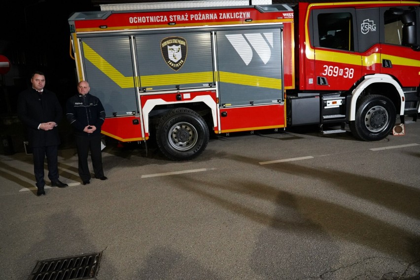 OSP Zakliczyn z nowym samochodem ratowniczo-gaśniczym. Będzie pomagał przy pożarach oraz innych działań ratowniczych