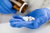 Paxlovid – lek na COVID-19 firmy Pfizer zatwierdzony przez EMA. Jak działa ten lek i kto może go zażywać?