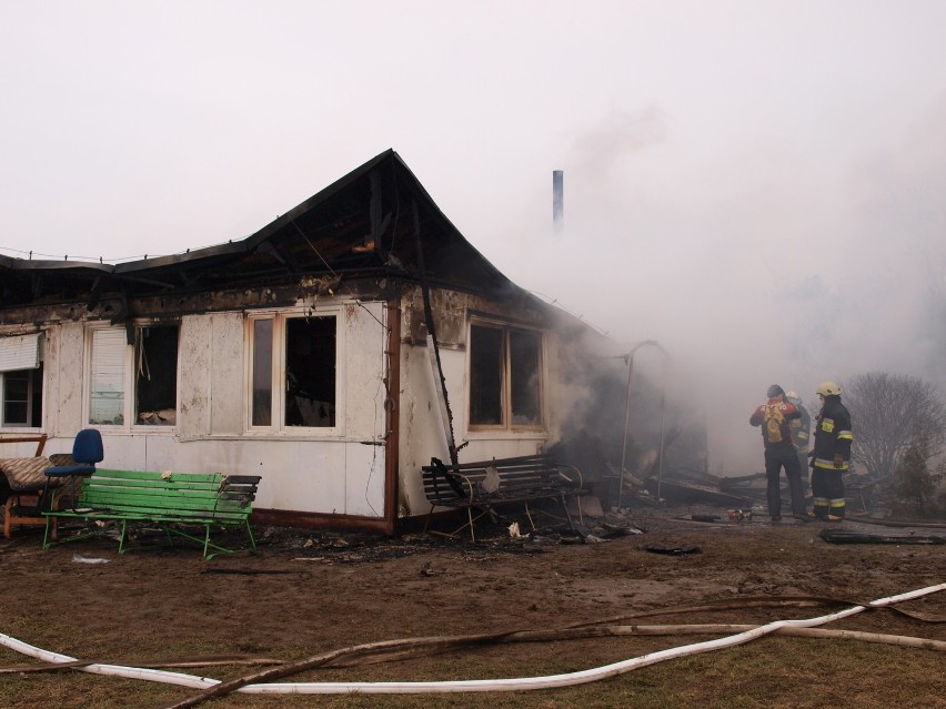 Palił się budynek aeroklubu w Pruszczu Gdańskim