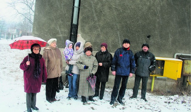 Mieszkańcy Dębowej Góry obawiają się, że nowy właściciel podniesie czynsze, a oni sami trafią pod most