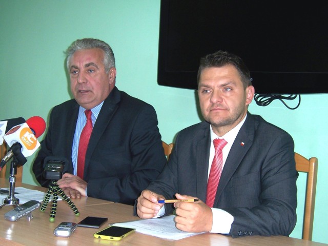 Poseł Leszek Aleksandrzak (z lewej) i Dariusz Witoń z kaliskiego SLD