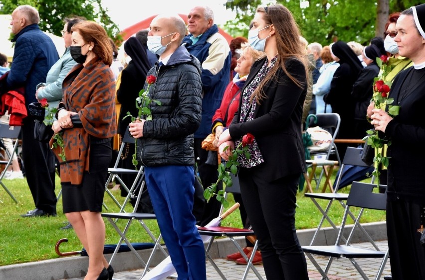 Mimo obowiązujących rok temu obostrzeń sanitarnych...