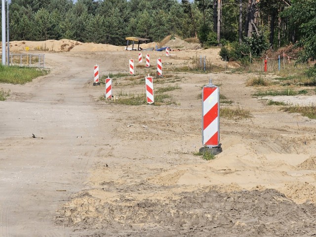 Aktualnie przebudowywane są ulice Łokietka, Pająkowskiego, Droga Trzeposka, Hebanowa, Platanowa i Olęderska.