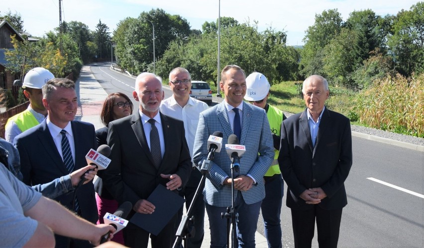 Tarnobrzeg. Droga w kierunku Rzeszowa otwarta. Zmodernizowany odcinek ulicy Mickiewicza już po odbiorze [ZDJĘCIA]