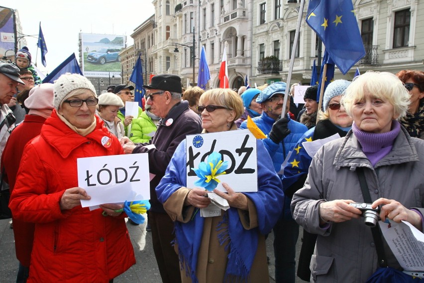 "Oda do radości" pod siedzibą PiS w Łodzi [FOTO, FILM]