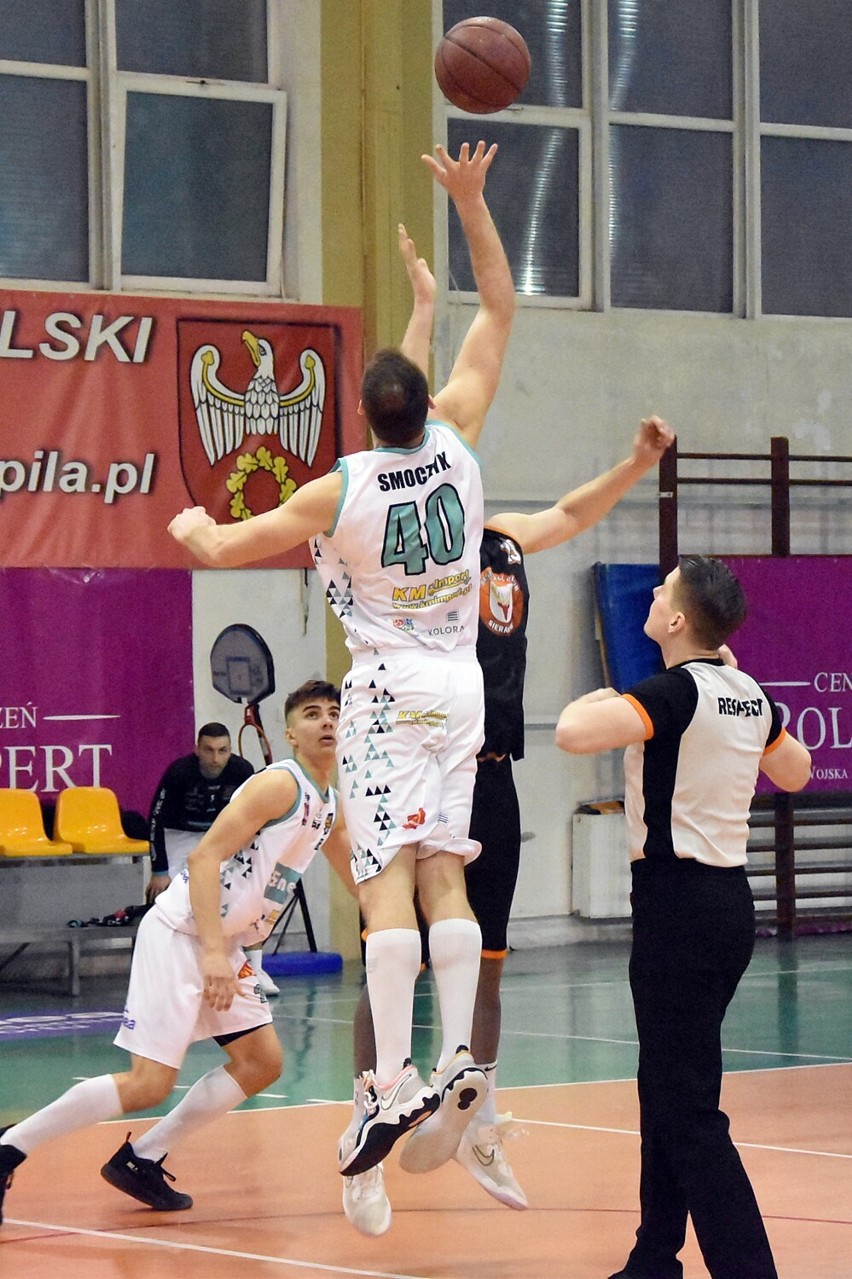 W meczu drugiego etapu III ligi Basket Powiat Pilski pokonał Biofarm Sieraków. Zobaczcie zdjęcia z tego spotkania