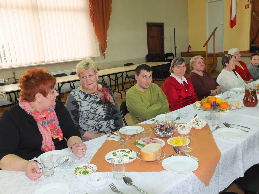 Lututów: Śniadanie Wielkanocne w „Rodzinie”