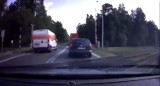 Incydent na przejeździe kolejowym w Lublińcu! Kierowca popełnił wykroczenie na przejeździe kolejowym. Kamera ujawniła naruszenie przepisów