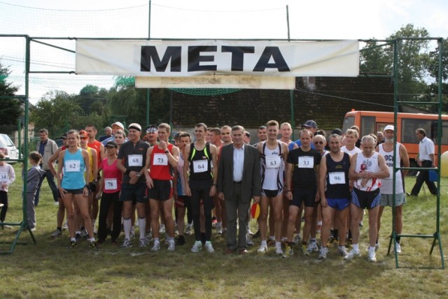 Start biegu w Łętowie z 2013 r.