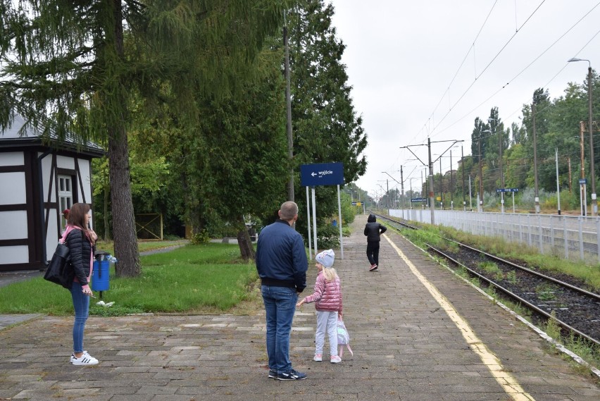 Pociąg Łódzkiej Kolei Aglomeracyjnej dotarł na stację Wieluń Dąbrowa ZDJĘCIA, WIDEO