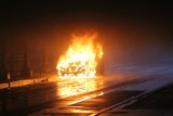 Nocny pożar na ul. Zygmunta Augusta w Bydgoszczy. Spłonęły dwa auta