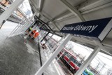 Podróżni skarżą się na chaos na stacjach Rzeszów Główny i Zachodni. - Pociągi opóźnione, nie ma informacji z którego peronu odjadą - mówią