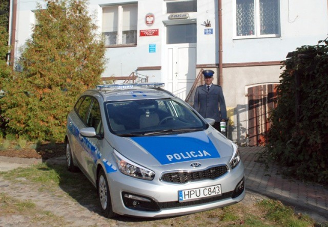 Policjanci z Wysokiej z nowym radiowozem