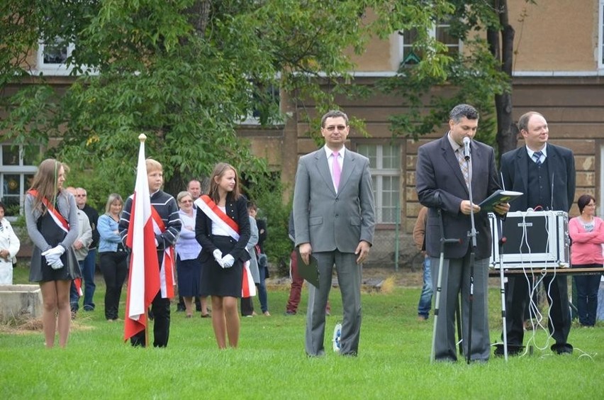 W Ząbkowicach Śląskich zainaugurowano rok szkolny - szkołę nr 2 odwiedził burmistrz
