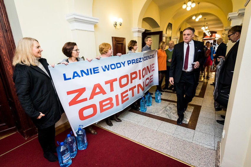 28.12.2016 bydgoszcz protest basen mieszkancy miedzyn prady....