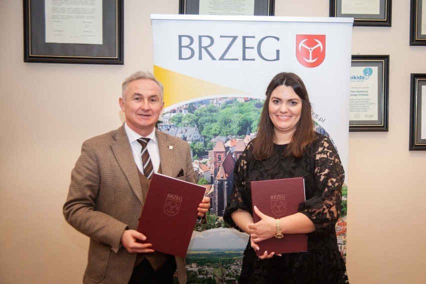 Gmina Brzeg podpisała 13 lutego dwie ważne umowy.