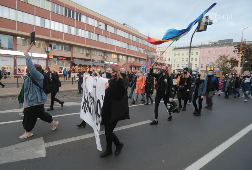 Protest kobiet w Szczecinie, wtorek, 27.10.2020