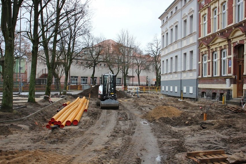 Trwa przebudowa placu Kopernika. Pracom sprzyja ciepła zima