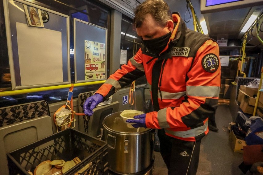 Autobus SOS w Gdańsku pomaga bezdomnym