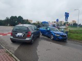 Tarnów. Wypadek na al. Jana Pawła II, kierowca wymusił pierwszeństwo, jedna osoba została ranna [ZDJĘCIA]