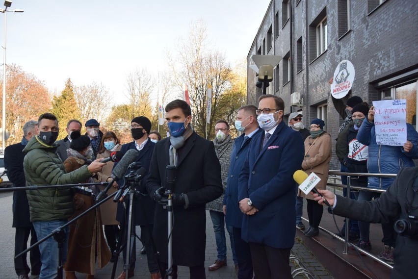 Konferencja prasowa w sprawie kopalni, obecni byli posłowie...