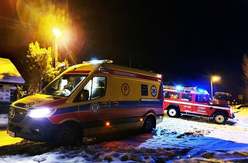 Dramatyczna akcja w górach. Strażacy wsparli medyków w ratowaniu kobiety. Udało się