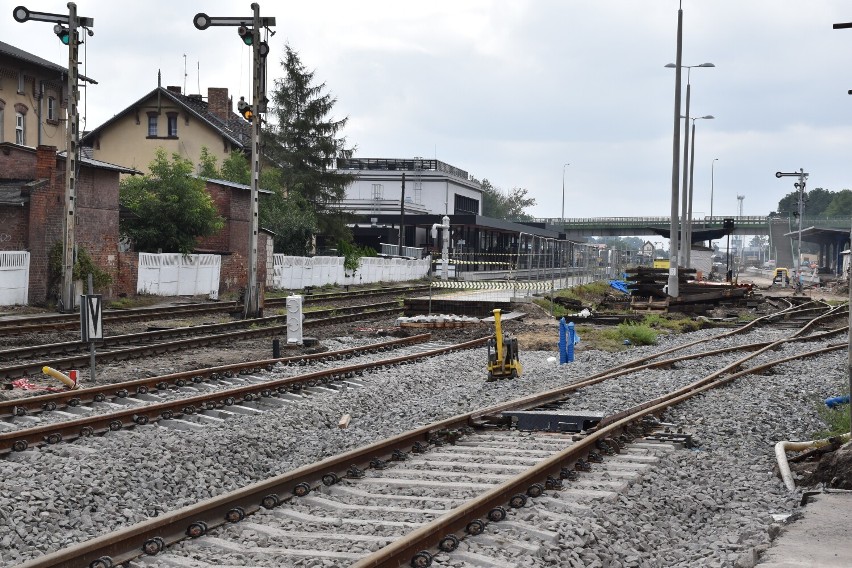Trwa remont linii kolejowej 357 na trasie Wolsztyn-Drzymałowo. Zobacz zdjęcia