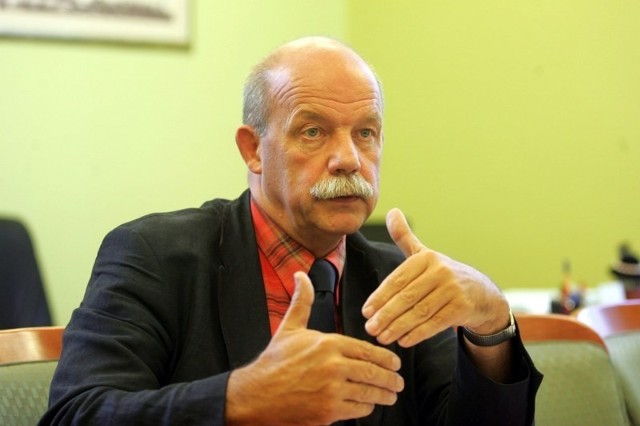 Profesor Zbigniew Pilarczyk: - Winę za opóźnienie ponosi nie tylko uczelnia, ale też studenci.