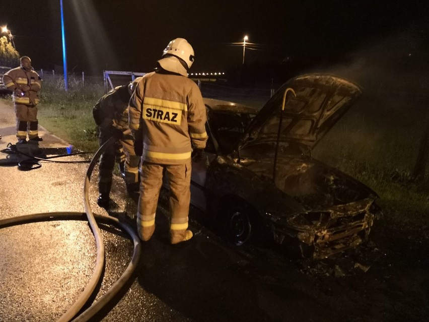 Pożar samochodu na ulicy Młynarskiej w Kowalu [zdjęcia]