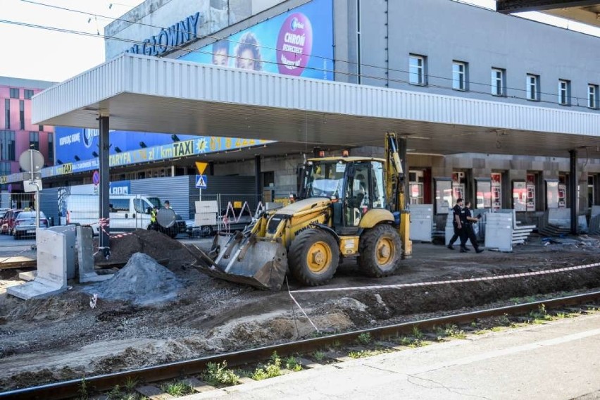 Trwa remont peronu czwartego na dworcu PKP