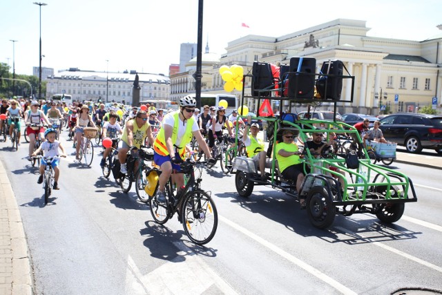 Parada rowerowa w Warszawie i wielki piknik. Tak stolica promuje zdrowy tryb życia [ZDJĘCIA]