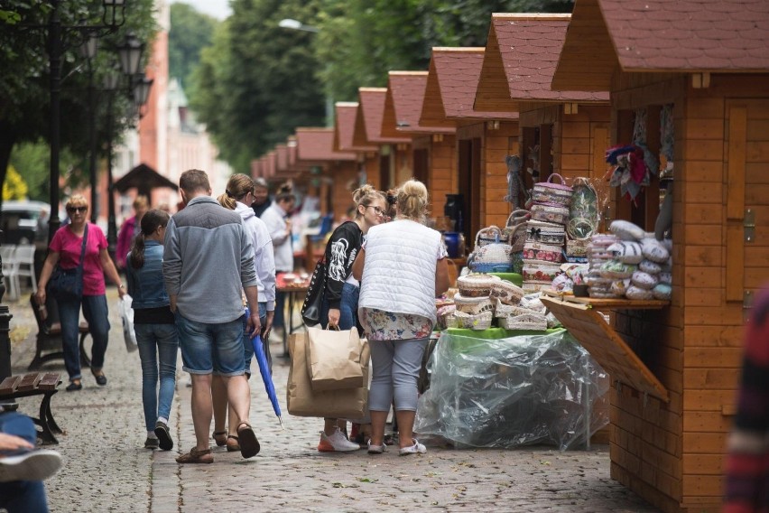 Letni jarmark na ulicy Nowobramskiej w Słupsku [zdjęcia]