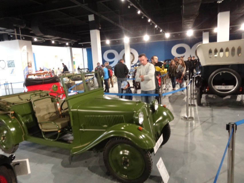 Muzeum Motoryzacji w Poznaniu: Zabytkowe auta w Poznań City...