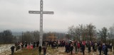 Poświęcono nowy Krzyż Pamięci na Wierchach w Biegonicach [ZDJĘCIA]