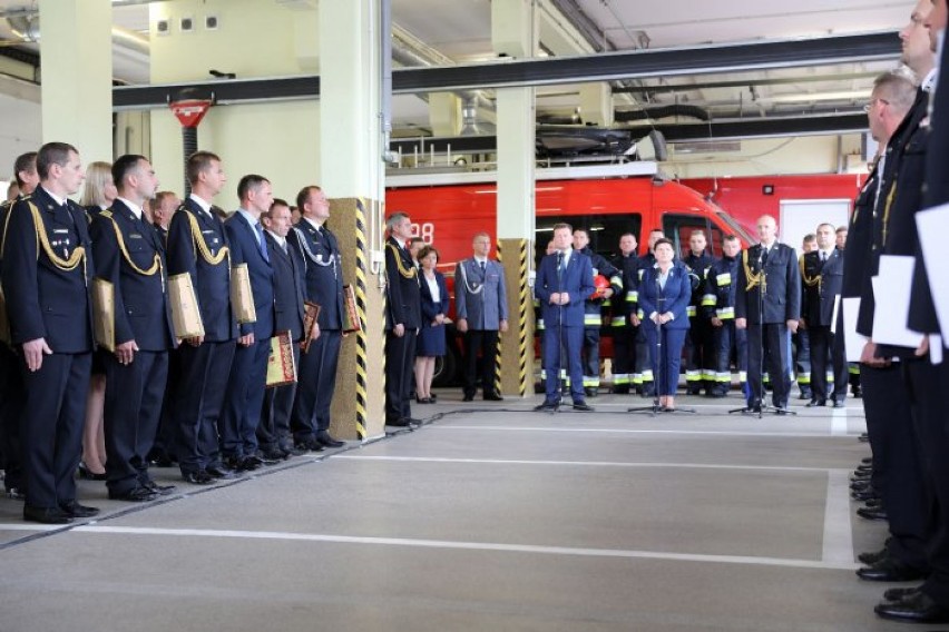 Strażacy z Pomorza uhonorowani przez premier Beatę Szydło i ministra Mariusza Błaszczaka ZDJĘCIA